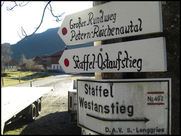 Wegweiser zum Staffel Wegweiser in der Jachenau