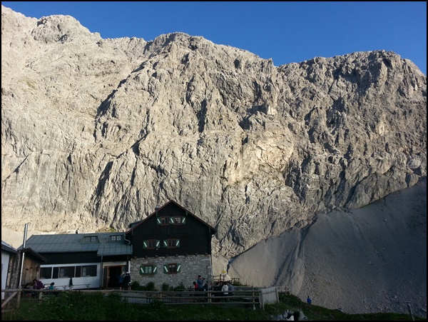 Anhalter Hütte am Abend