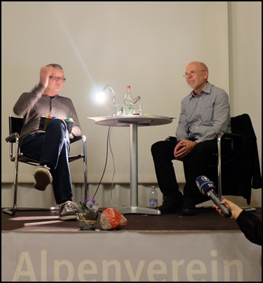 Bene Benedikt im Alpinen Museum (alle meine Bilder sind unscharf, zu viel Action auf der Bühne!)