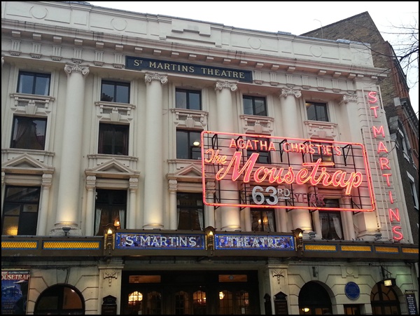 London West End: das am längsten ununterbrochen aufgeführte Theaterstück der Welt. Von Agatha Christie, und die Besucher werden gebeten, das Ende niemandem zu verraten...