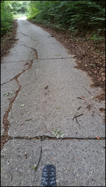 Asphaltstriche zählen auf dem Weg zum Samerberg