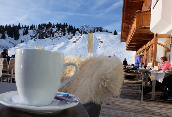 Nachmittagskaffee im Hotel Mohnenfluh