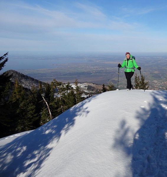 Kurz vor dem Gipfel der Chiemgauer Hochplatte, über dem Chiemsee