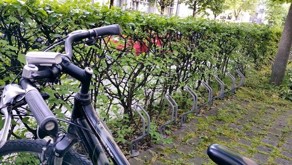 Parkplatz - hier wartet das Radl auf den Feierabend