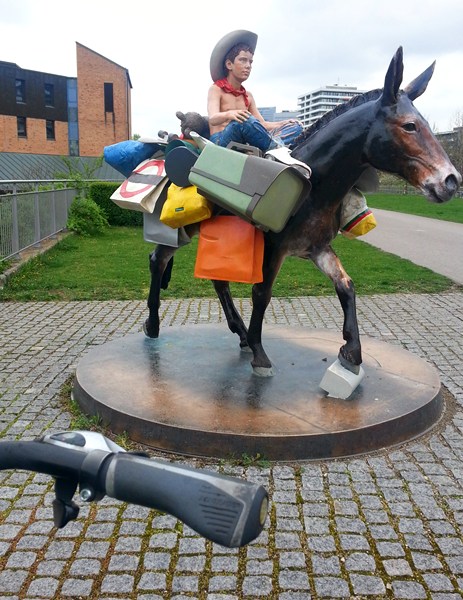 Der Reiter im Petuelpark.