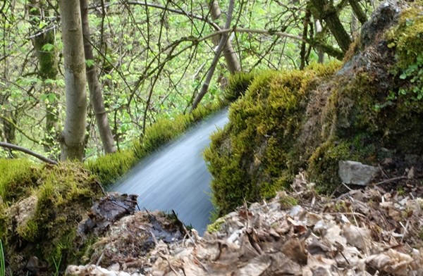 Wer viel Zeit hat, kann auch mal kreative Fotos am Wasserfall machen