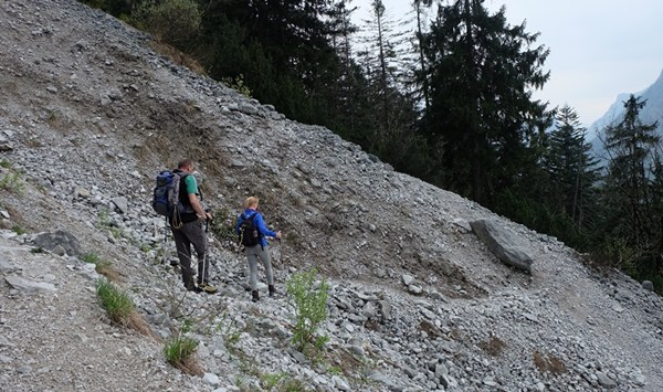 Ab dem Frühling wieder begehbar: Geröllquerung am Hutzenauer Steig