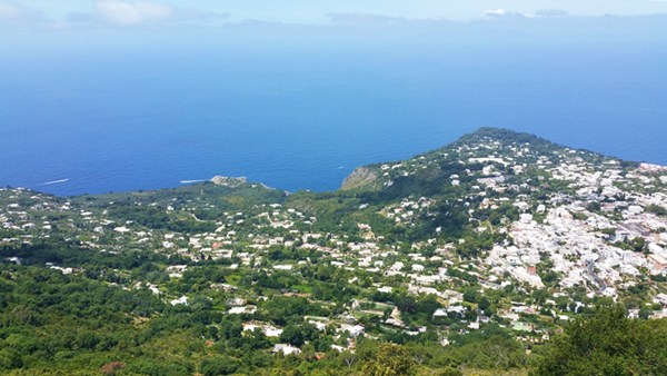 Blick vom Monte Solaro auf Capri