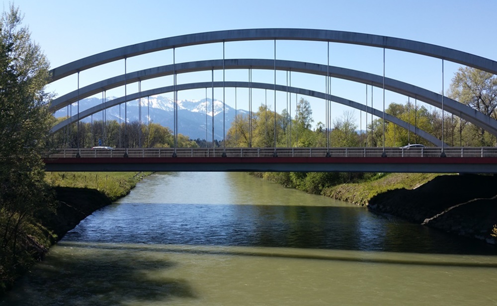 Chiemsee Radweg neben der Autobahn A8