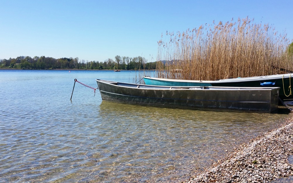 Idylle mit Booten am Chiemsee