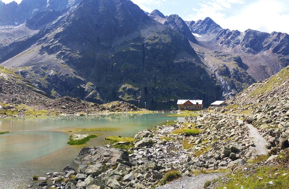 Der Winnebachsee mit der Winnebachseehütte/ Österreich