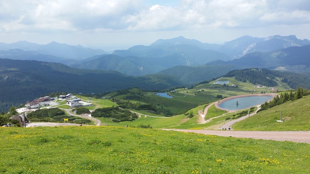  Die Steinplatte im Sommer, wenn man vom Wieslochsteig herüber kommt