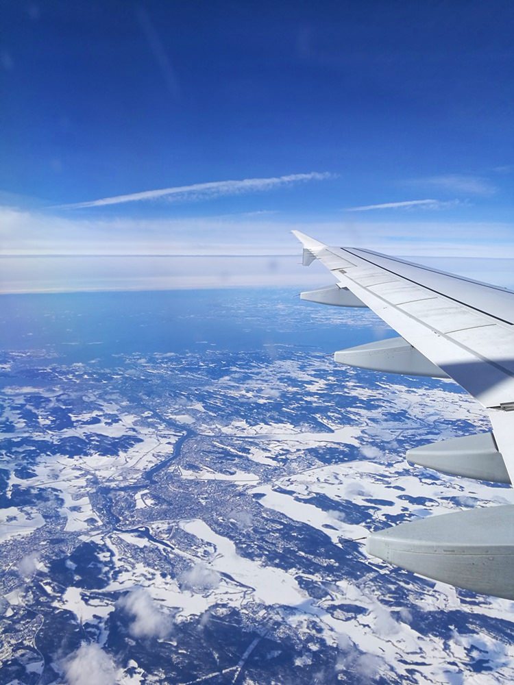 Im Flugzeug über Norwegen im Winter