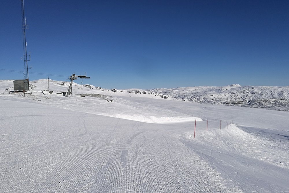 Pistenglück auf anfänger-freundlichen Skipisten in Hovden, Norwegen