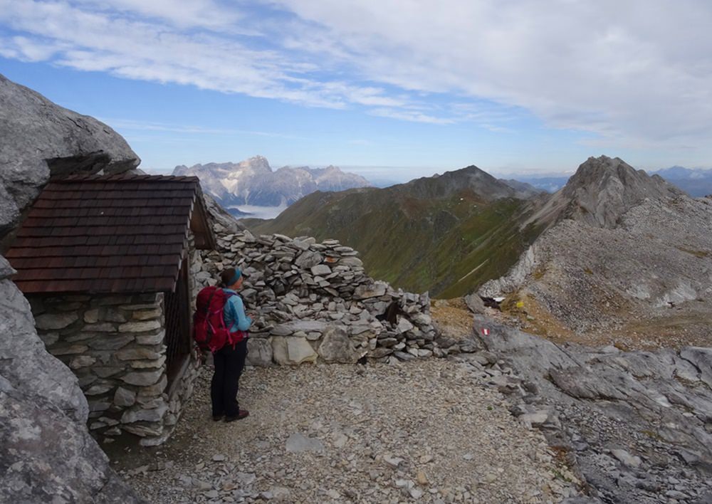 Nachdenklicher Moment am Berg: Frieden, Freiheit, Bergliebe und Nie wieder Krieg