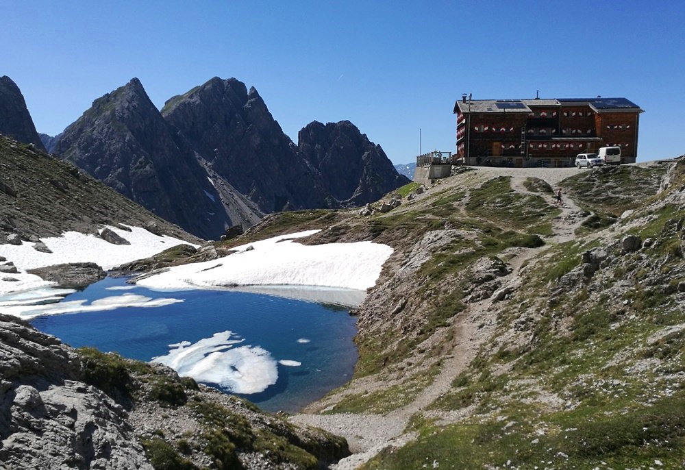 Schmuckstück: Die Karlsbader Hütte in den Lienzer Dolomiten in Osttirol