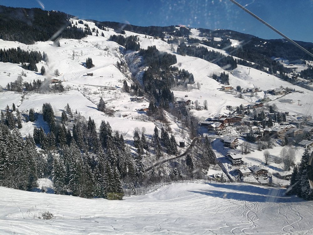 Blick von der Bernkogelbahn auf Saalbach