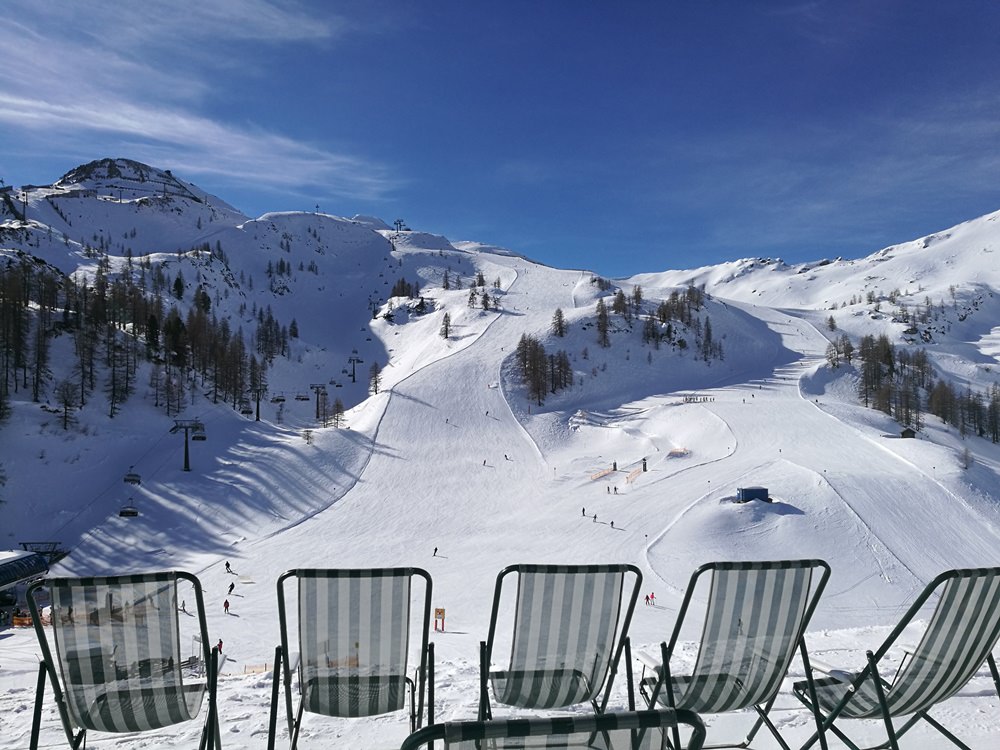 Liegestühle im Skiparadies Zauchensee