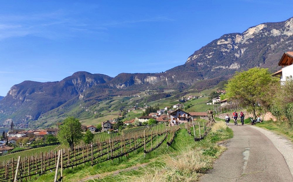 Unterwegs bei Tramin: Frühling an der Südtiroler Weinstraße