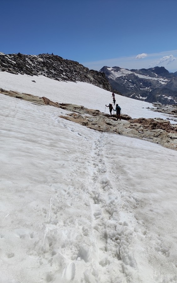 Abstieg vom Hohen Sonnblick über das Schneefeld