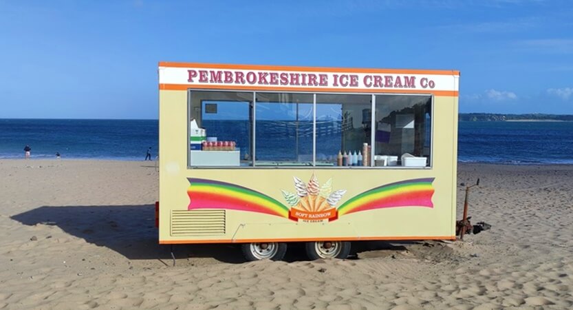 Eiswagen am Strand in Wales