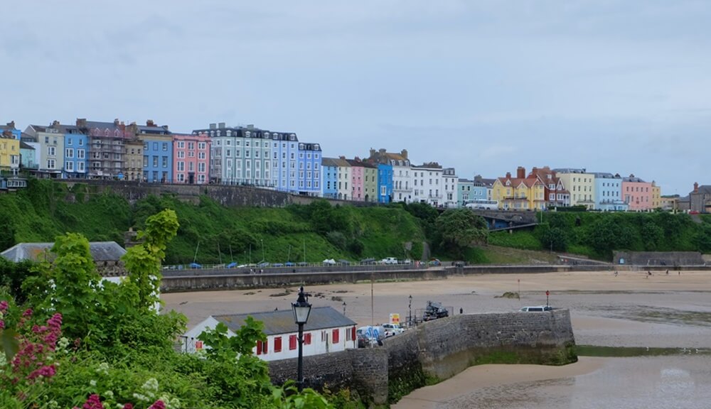 Buntes Tenby an einem trüben Tag / Reisebericht Wales