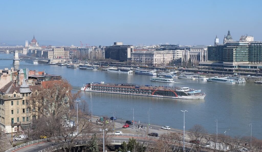 Donaublick in Budapest bei der Wanderung am Gellertberg