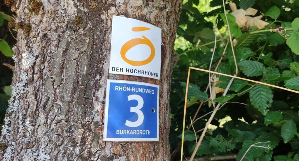 Wegmarkierung am Hochrhöner